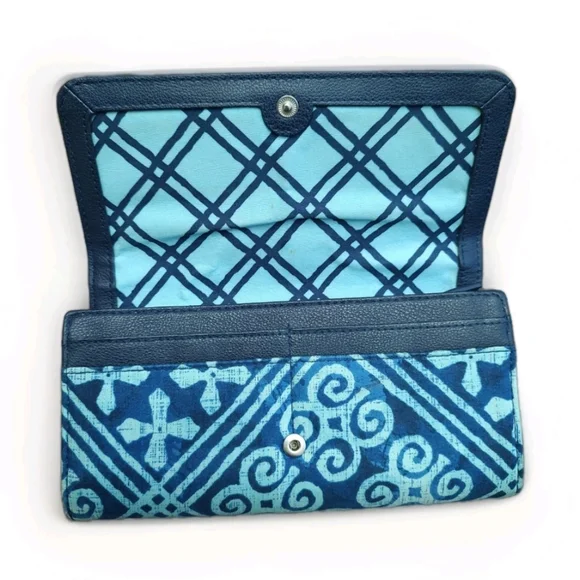 NWOT Vera Bradley Audrey 8" Wallet Leather Blue Cuban Tiles Print Leather/Fabric - Picture 2 of 5